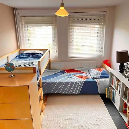 Stijlvol Familie Huis In Rustige Buurt